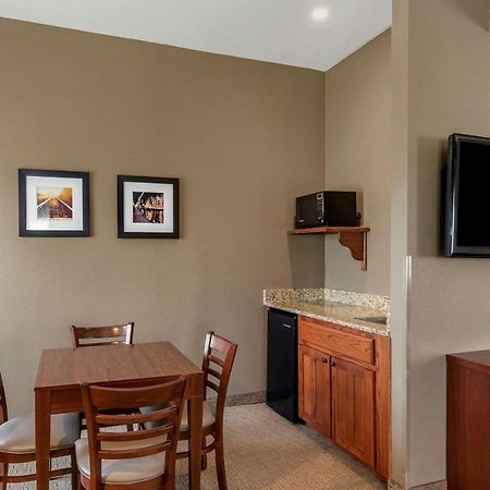 Comfort Inn Warrensburg Station Eksteriør billede