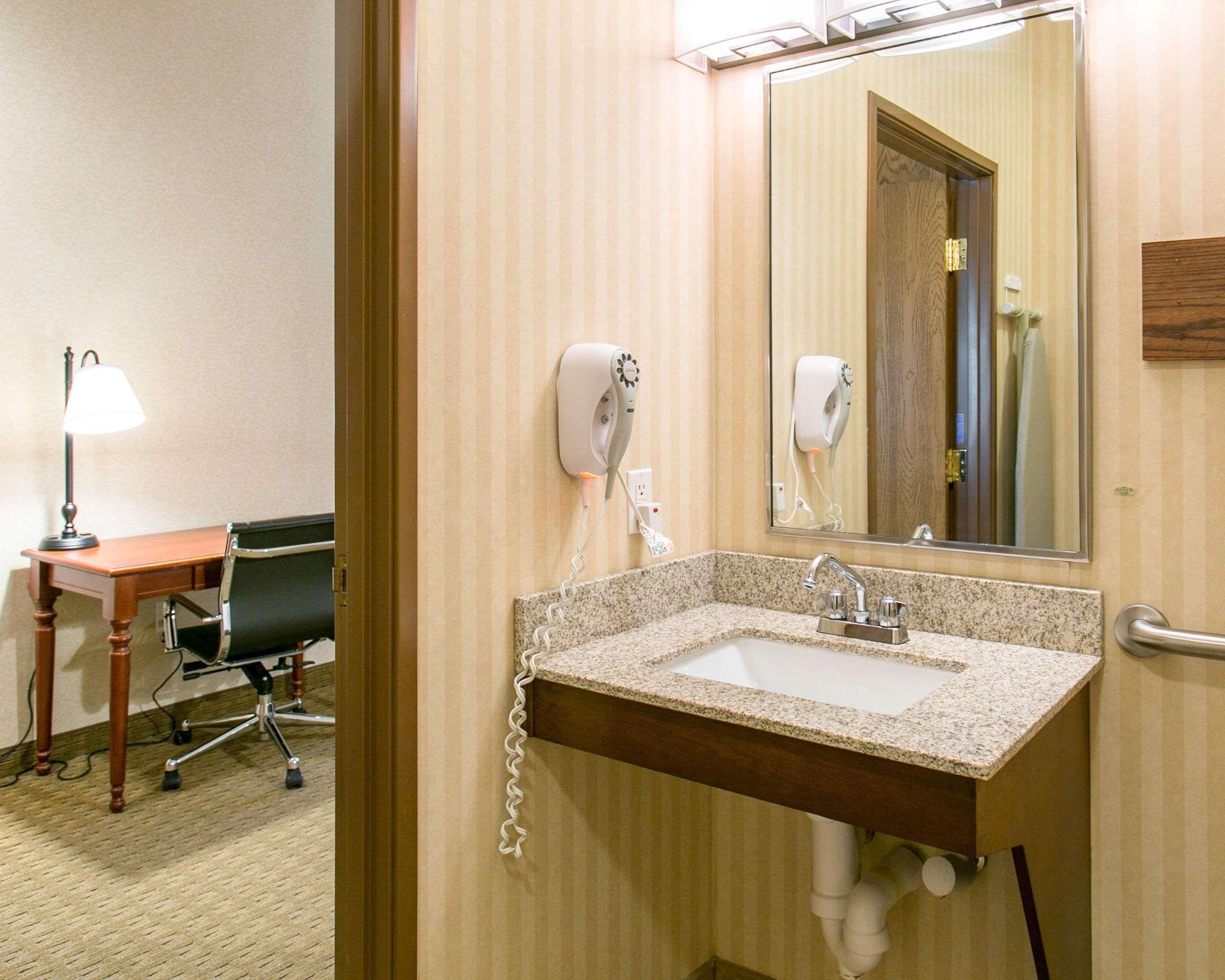 Comfort Inn Warrensburg Station Eksteriør billede